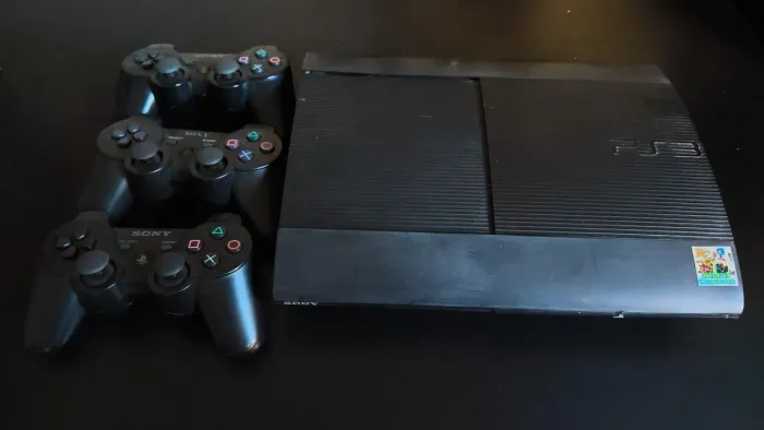 Playstation 3 Super Slim Desbloqueado HEN + 3 Controles Sem Fio (Ler Descrição)