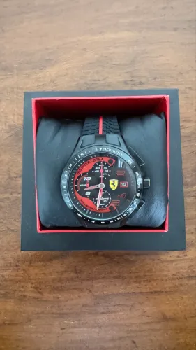 Relógio Ferrari Estado de Novo