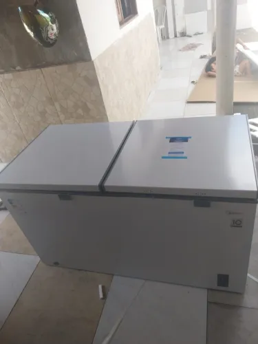 Vendo frizzer Midea 418 litros na caixa