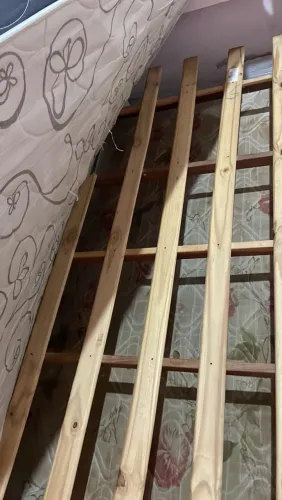 Cama de solteiro com 2 colchões 