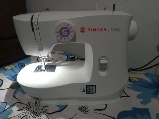 Máquina de Costura portatil SINGER