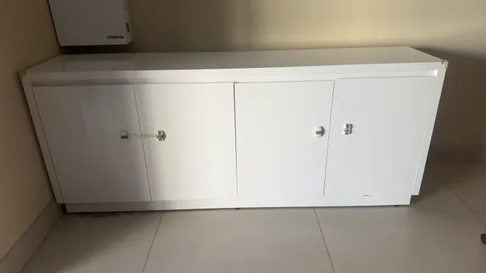 Aparador móvel MDF Laqueado Branco 