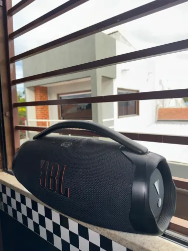 Vende-se JBL BOOMBOX 3 seminova, comprada em Janeiro!