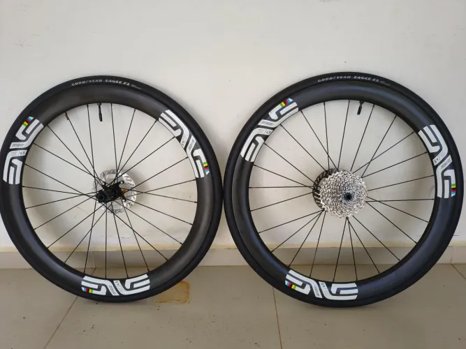 Rodas de bicicleta speed 50mm pneus Goodyear f1 28mm tub