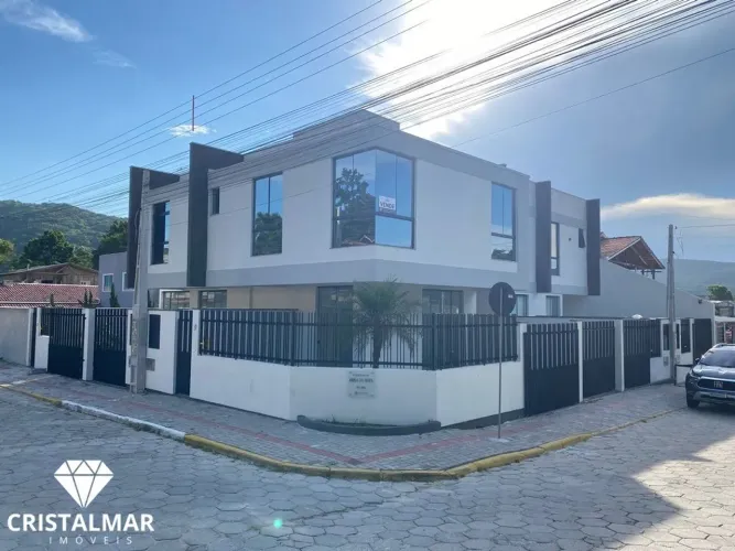 Sobrado à venda em Bombinhas, pronto para morar!
