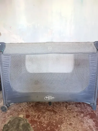 Vende-se berço portátil, acompanha colchão, e mosqueteiro, usado poucas vezes.