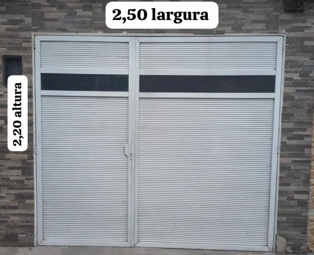 Vendo um Portão usado 2.800