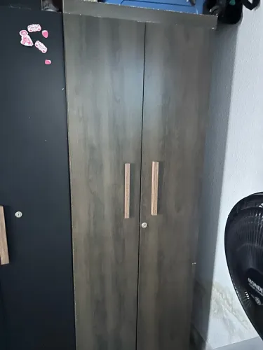 Vende-se sapateira/guarda-roupa Seminovo bem conservado