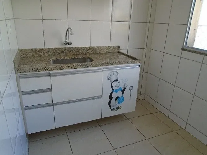 Apartamento 02 quartos, com sui¿½te, bairro Candeli¿½ria, para locai¿½i¿½o.