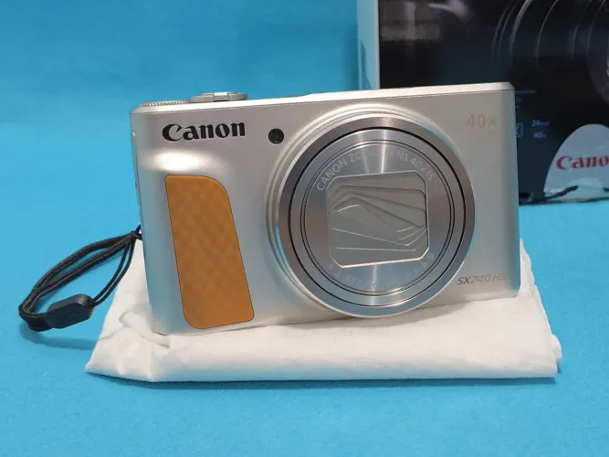 Canon PowerShot SX740 HS