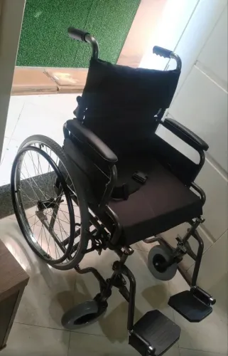 Cadeira de Rodas Dobrável Dellamed (até 120kg)