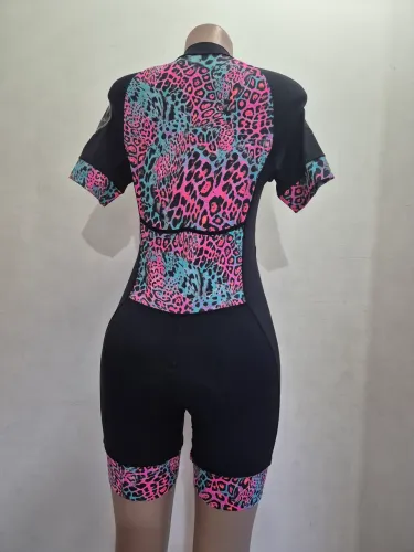 Macaquinho feminino ciclista 