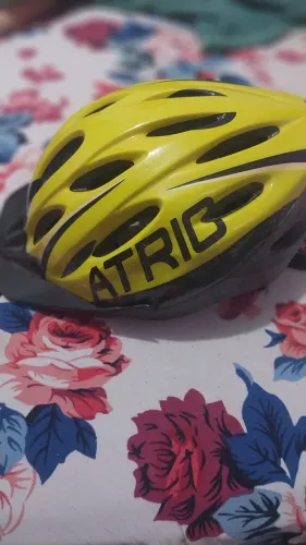 Capacete de bicicleta atrio usado