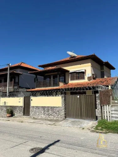 Casa com 4 dormitórios à venda, 262 m² por R$ 950.000,00 - Centro - Araruama/RJ