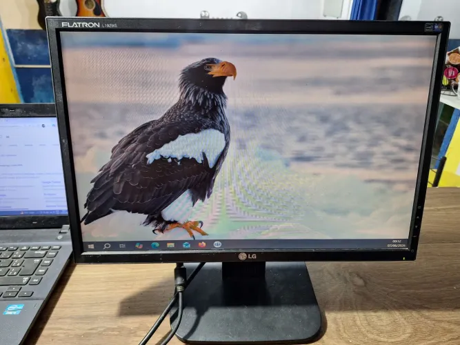 Vendo Monitor LG Modelo L192WS ,19 Polegadas LCD ,,Entrada VGA