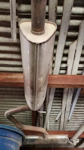 Vendo escapamento golf TSI 1.4igual está na foto  estou pedindo 1250 em ótimo estado