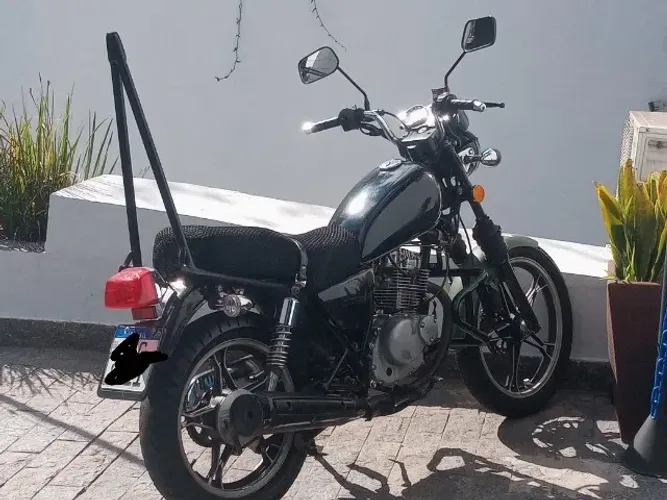 Suzuki Intruder 125 cc Muito bem Cuidada.