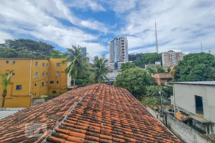 Alugo Apartamento de 2 Quartos na Garibaldi / Ondina (Água e IPTU Inclusos)