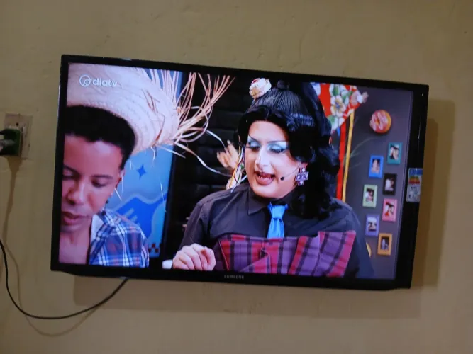 Tv Samsung smart 40 polegadas R$900