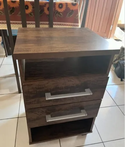 Promoção Mesa de Cabeceira Marrom - 27/02/26