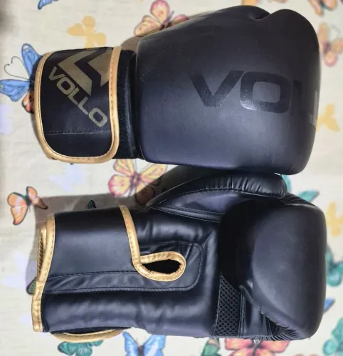 Luvas e Bandagens de Muay Thai. Usado por somente 1 mês. Ótima qualidade
