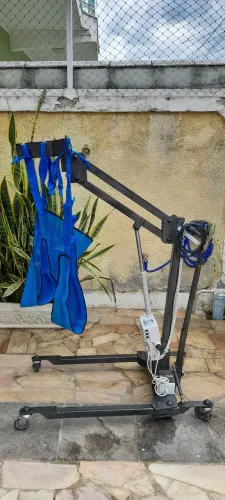 Guincho elétrico para transferência de pacientes marca Cajumoro, usado. R$ 5.000 00