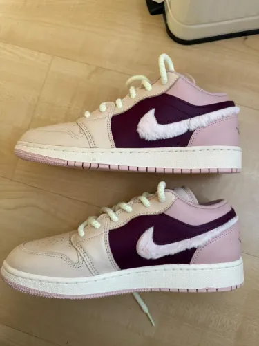 Tênis air Jordan 1 low SE FUR SWOOSH