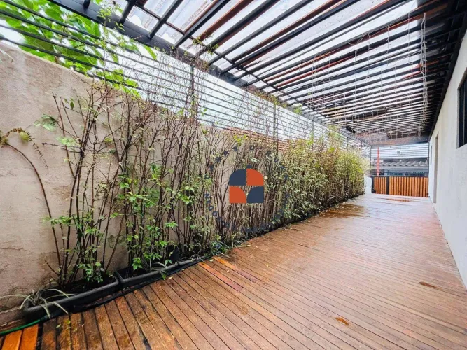 Imóvel Comercial com 3 Salas e Quintal com Deck de Madeira no Jardim das Bandeiras