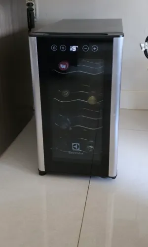 Adega Electrolux ACS08