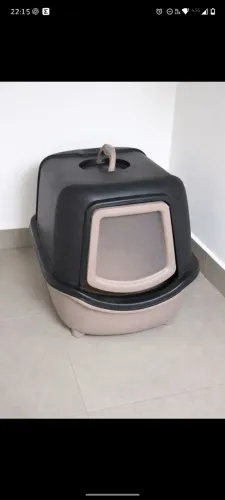 Caixa de areia fechada para gatos