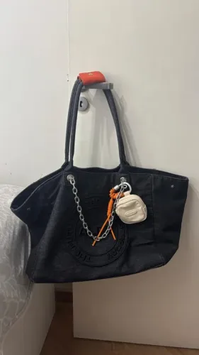 bolsa alexandre pavão tote preta com detalhes laranja