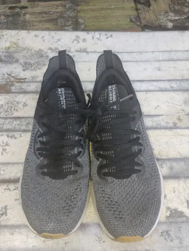 Vendo um sapato under Armour número 39