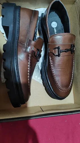 Sapato novo original ele é todo costurado tem um design Premium social combina com tudo