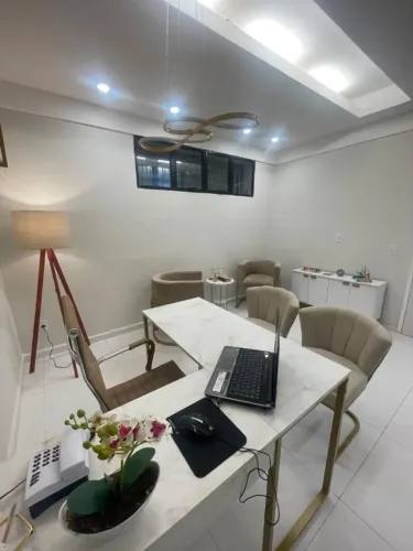 Sala comercial em Tirol