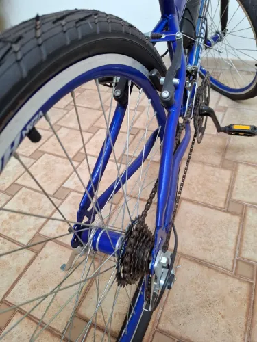 BICICLETA URBANA SEM USO