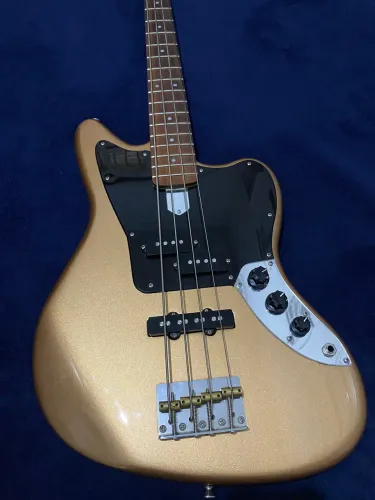 Baixo Studebaker Gold Jaguar 