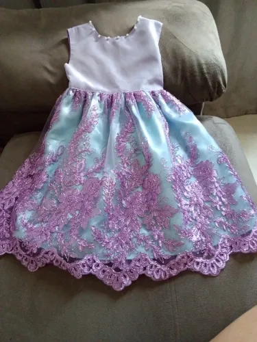 Vendo 2 vestidos de festa infantis