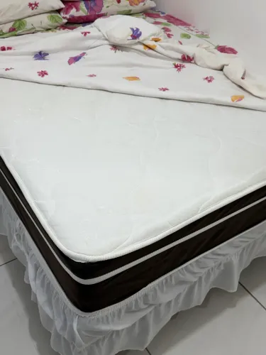 Cama, semi nova!