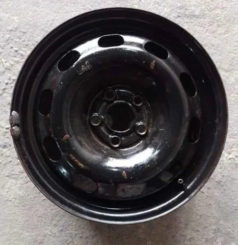 Vendo Roda aro 15. 5 furos