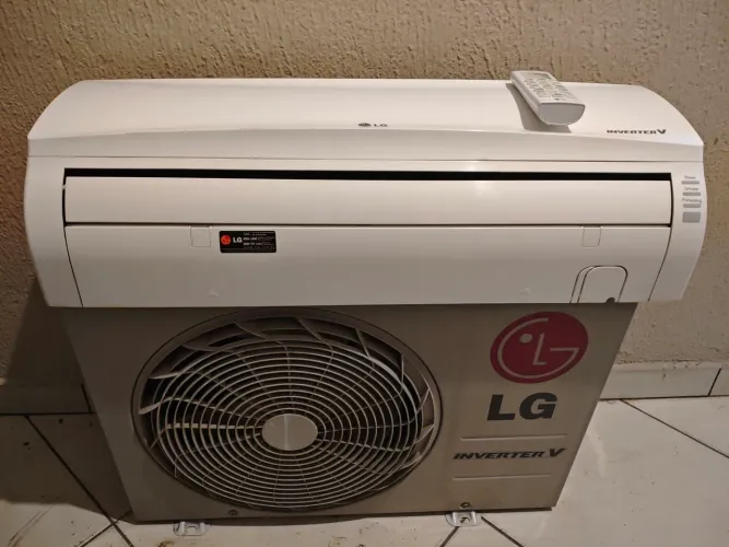 Ar condicionado LG Split Inverter 9000 BTUS Quente e Frio