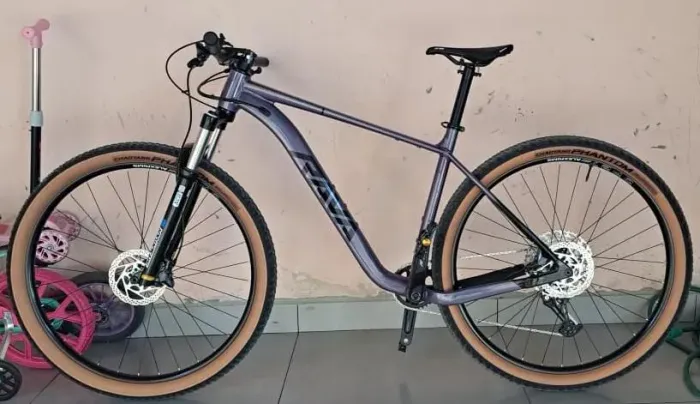 Bike aro 29 novíssima!!! Rava cave eixo boost , kit shimano Deore.
