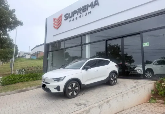 Volvo C40 Recharge Pure Eletric (elétrico) 2024