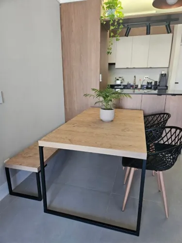 Mesa de jantar moderna estilo industrial