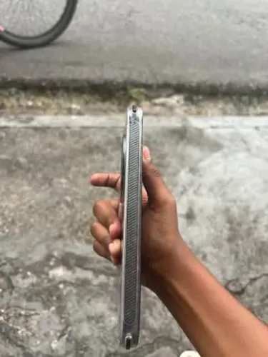 Xiome redimi 14c 256gb acompanhar caixa e carregador turbo vendo ou troco em um iPhone 11