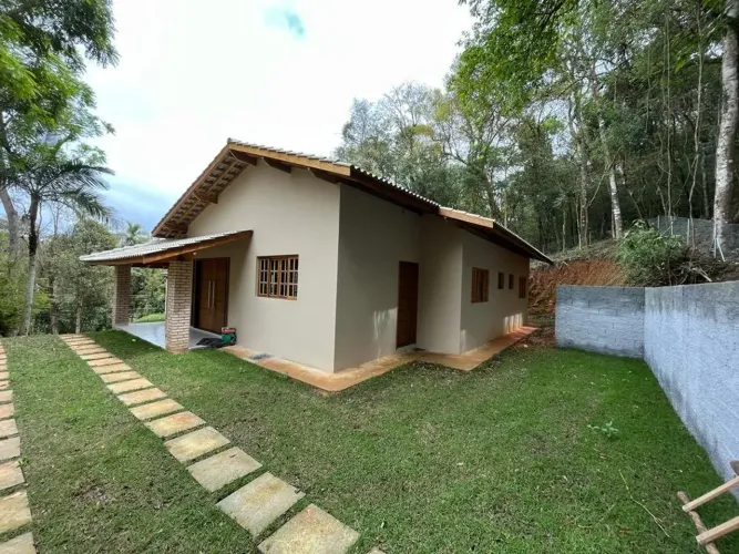 chácara nova com piscina em condomínio de frente para rodovia