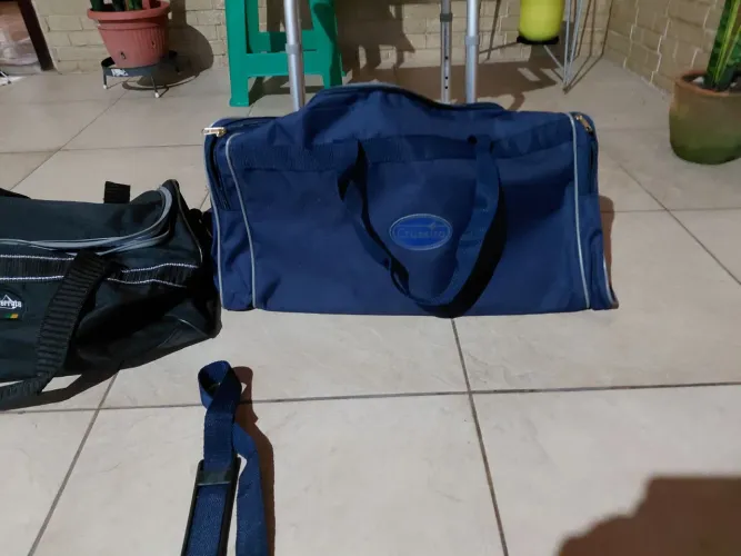 bolsa de viagem grande vendo 02 peças R$50,00 cada uma