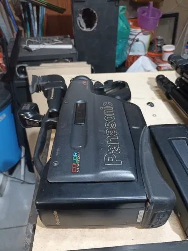 Tenho essa câmera Panasonic color vienwfinder p vender ou negociar