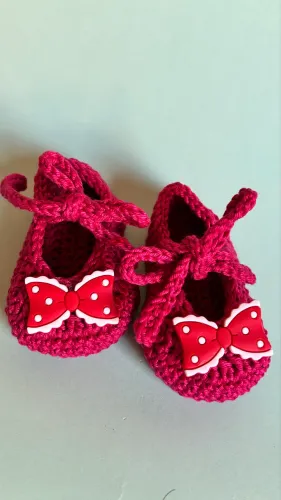 Sapatinho em crochê vermelho