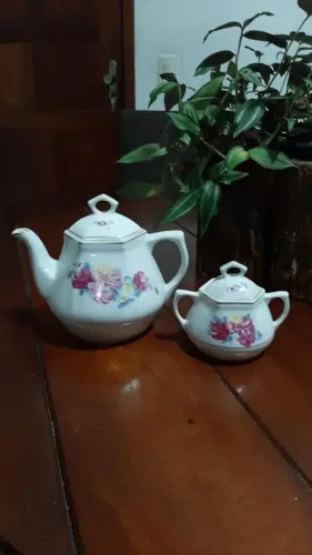 Vende-se jogo de porcelana com 2 peças