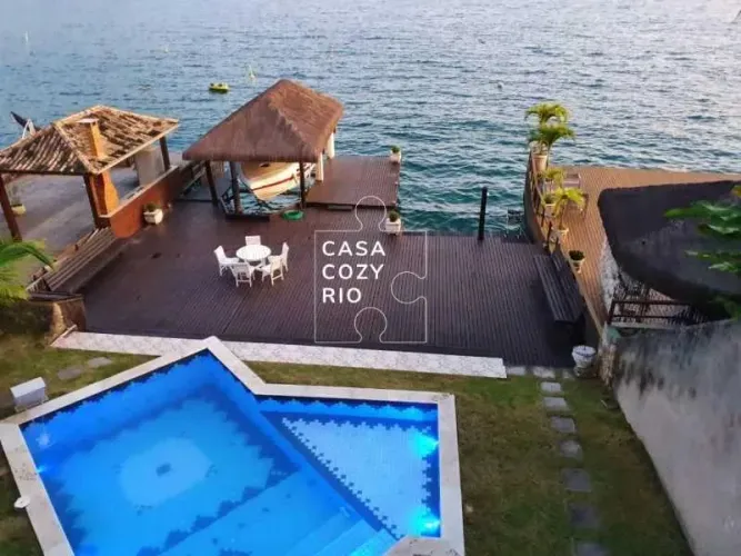 Casa em Condomínio : / Residencial / Portogalo